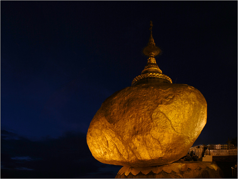 Blaue Stunde am Goldenen Felsen