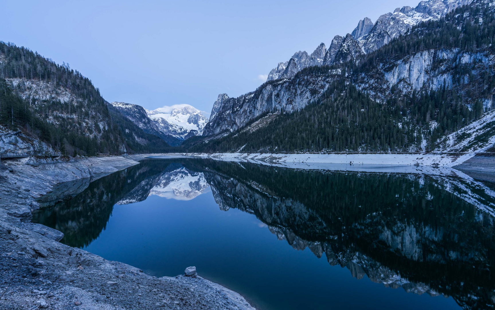 Blaue Stunde am Gosausee