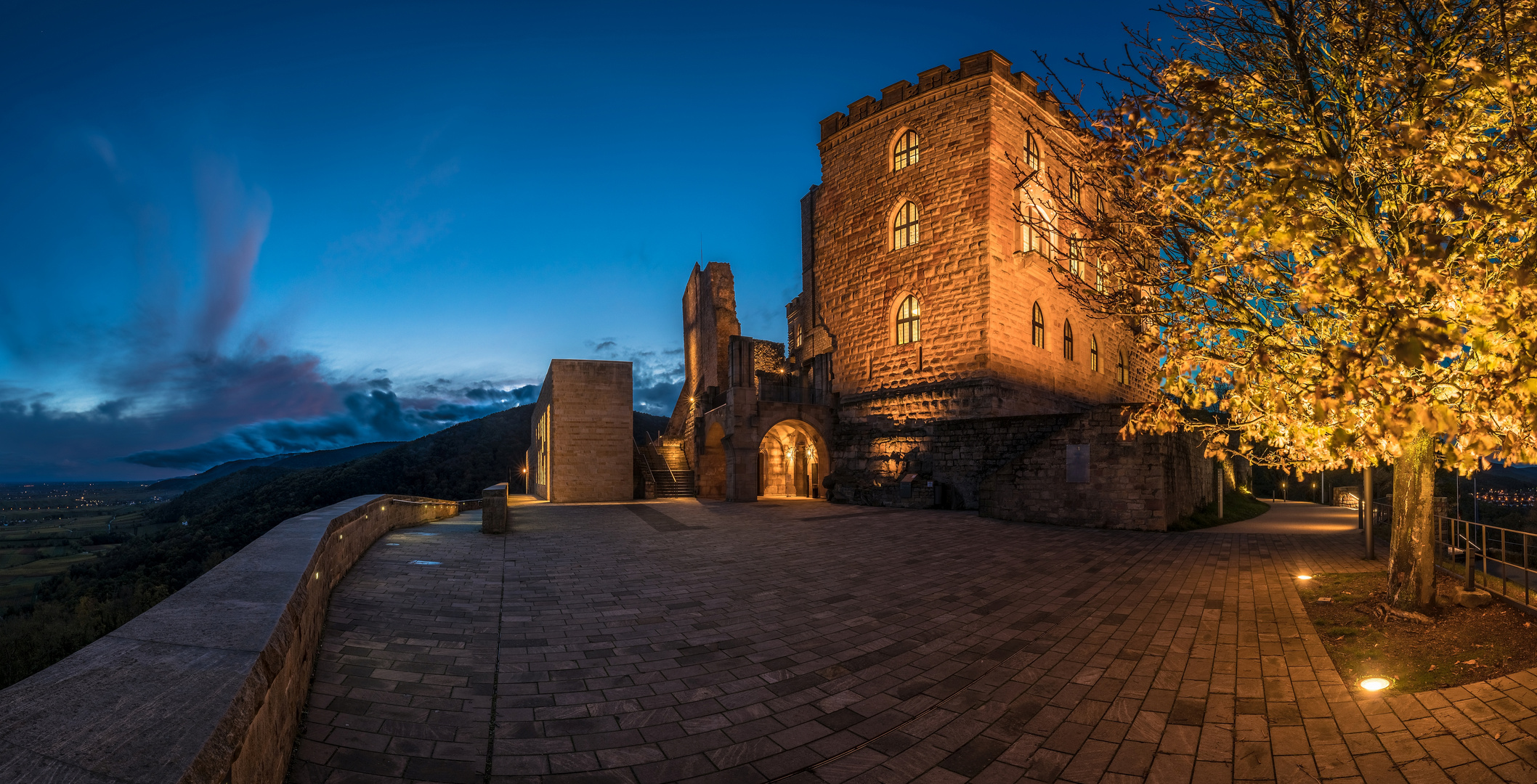 Blaue Stunde am Hambacher Schloss .... 