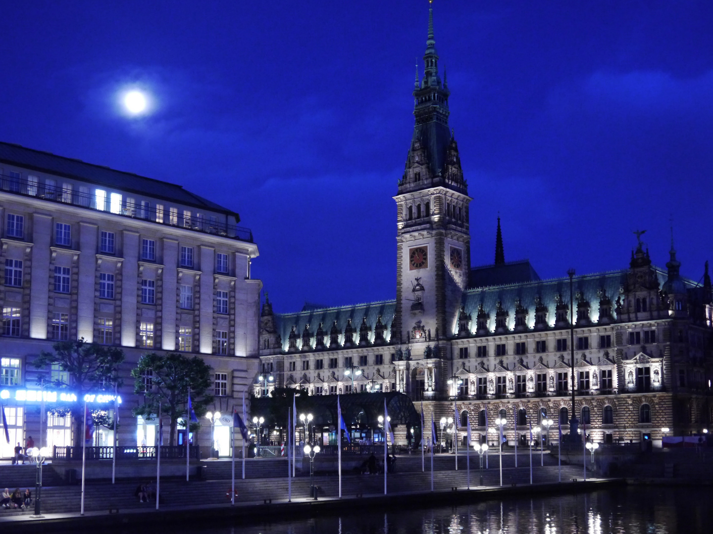 "Blaue Stunde" am Hamburger Rathaus