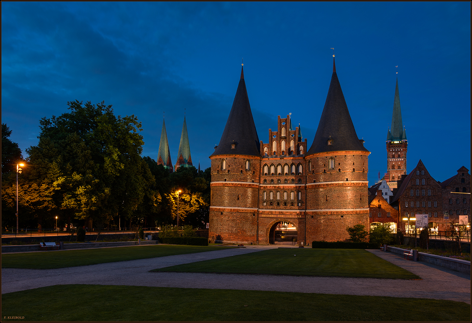 Blaue Stunde am Holstentor