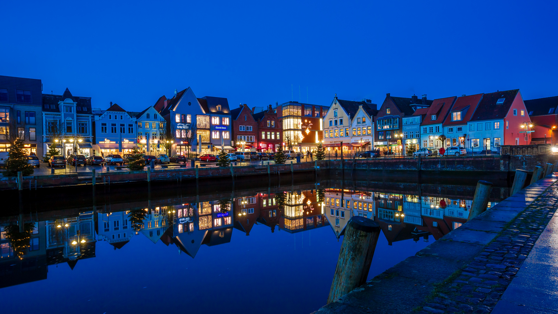 Blaue Stunde am Husumer Hafen