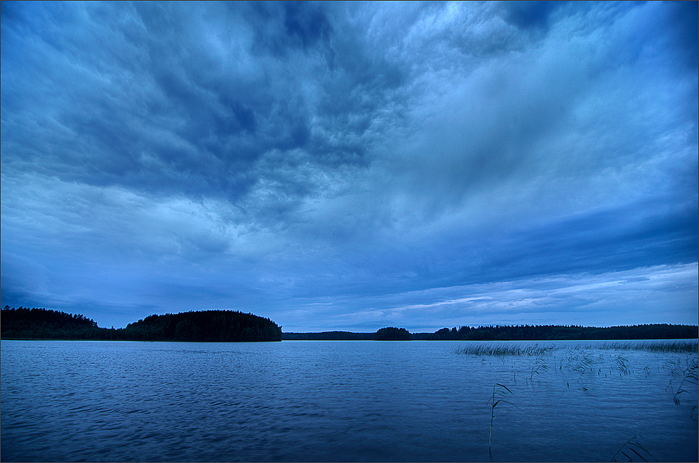 Blaue Stunde am Joutsijärvi/Finnland von Peter Härlein 