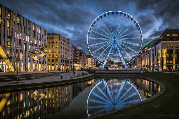 Blaue Stunde am Köbogen in Düsseldorf...