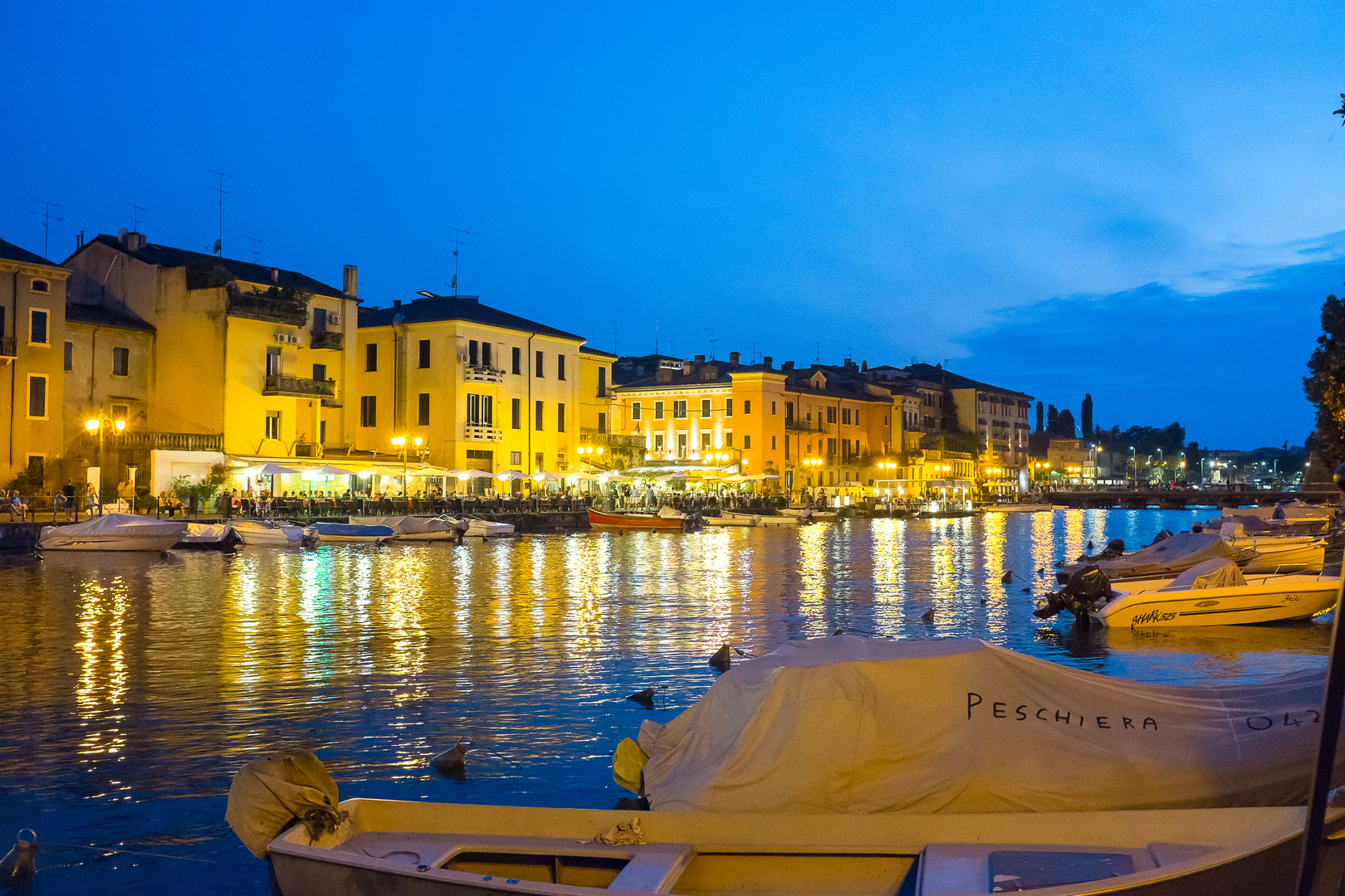 Blaue Stunde am Lago Di Garda