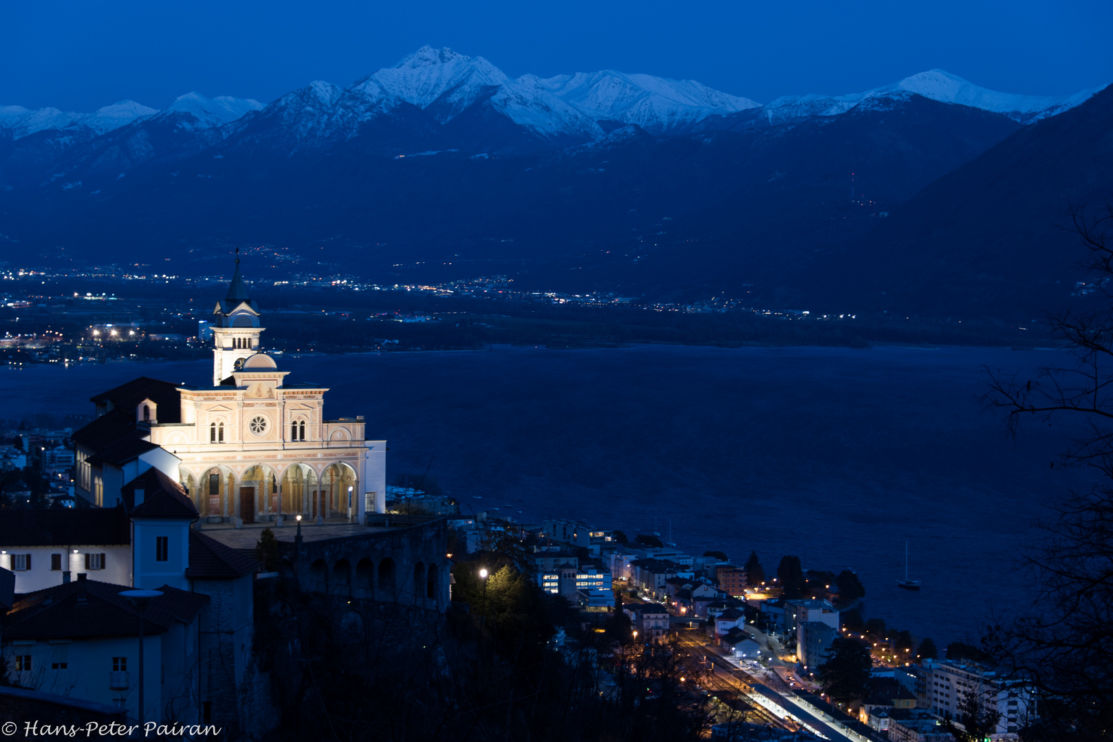 Blaue Stunde am Lago Maggiore