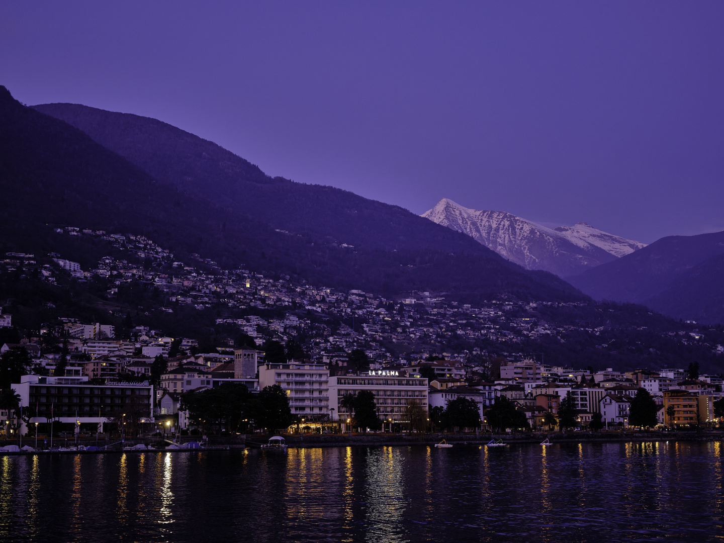 Blaue Stunde am Lago Maggoire