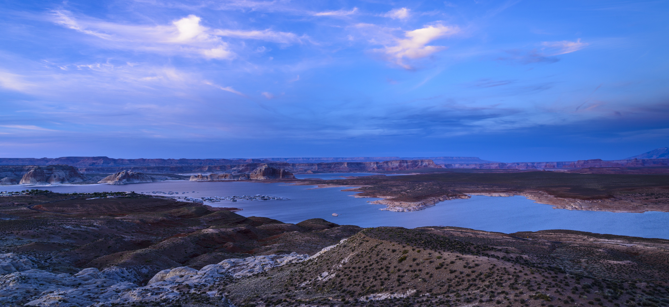 Blaue Stunde am Lake Powell, Arizona, USA