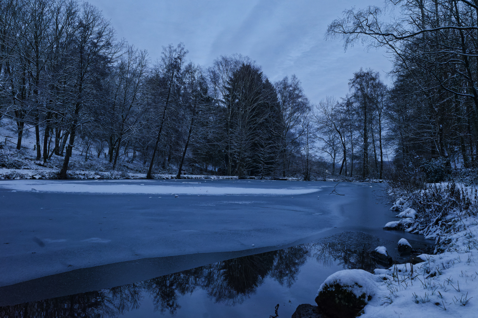 Blaue Stunde am Lasbachweiher