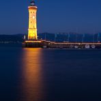 Blaue Stunde am Leuchtturm in Lindau