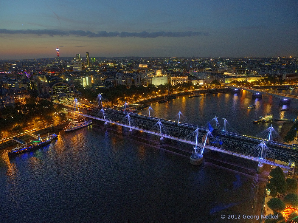 Blaue Stunde am London Eye