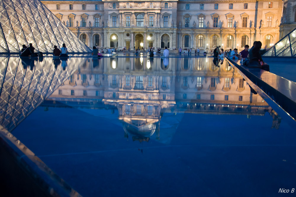 Blaue Stunde am Louvre