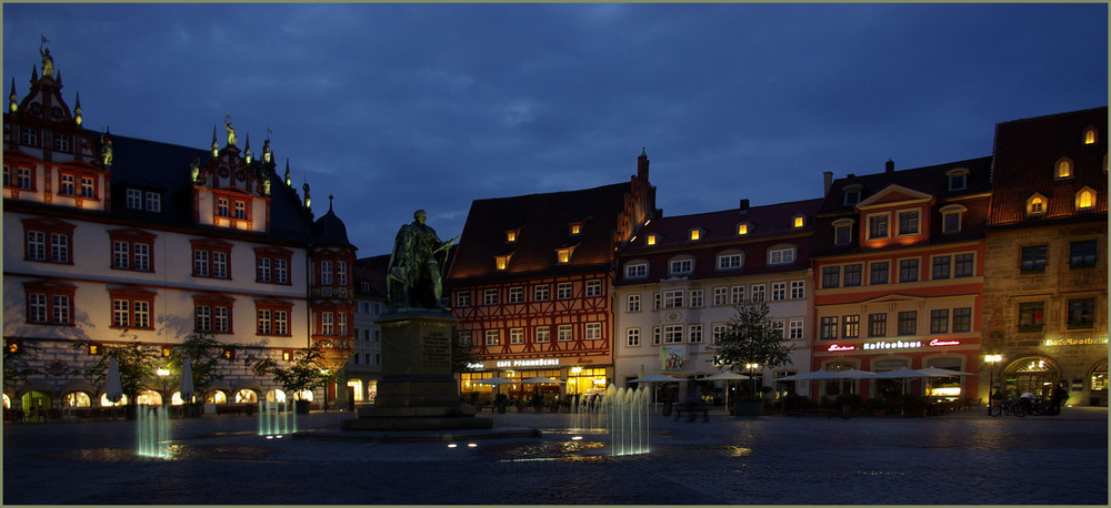 Blaue Stunde am Markplatz in Coburg