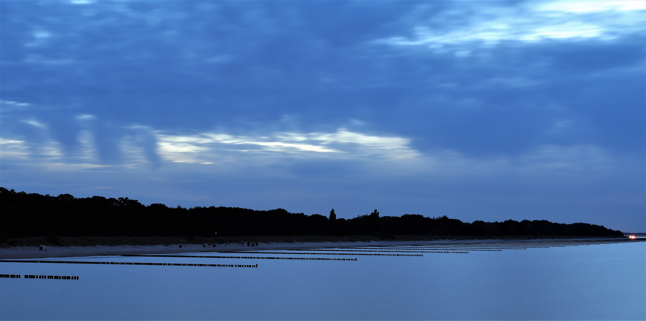 Blaue Stunde am Meer