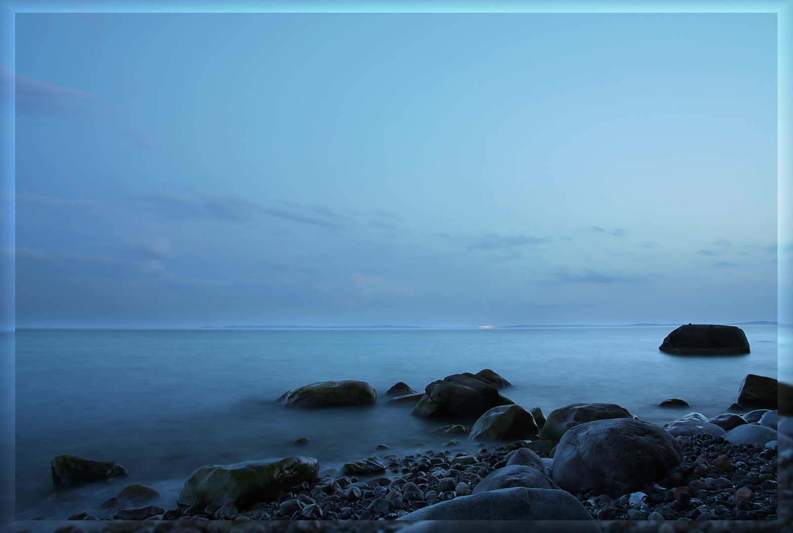 blaue Stunde am Meer