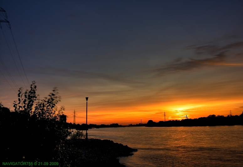 Blaue Stunde am Niederrhein. / HDR