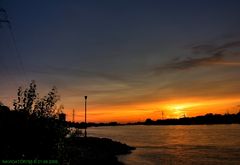 Blaue Stunde am Niederrhein. / HDR