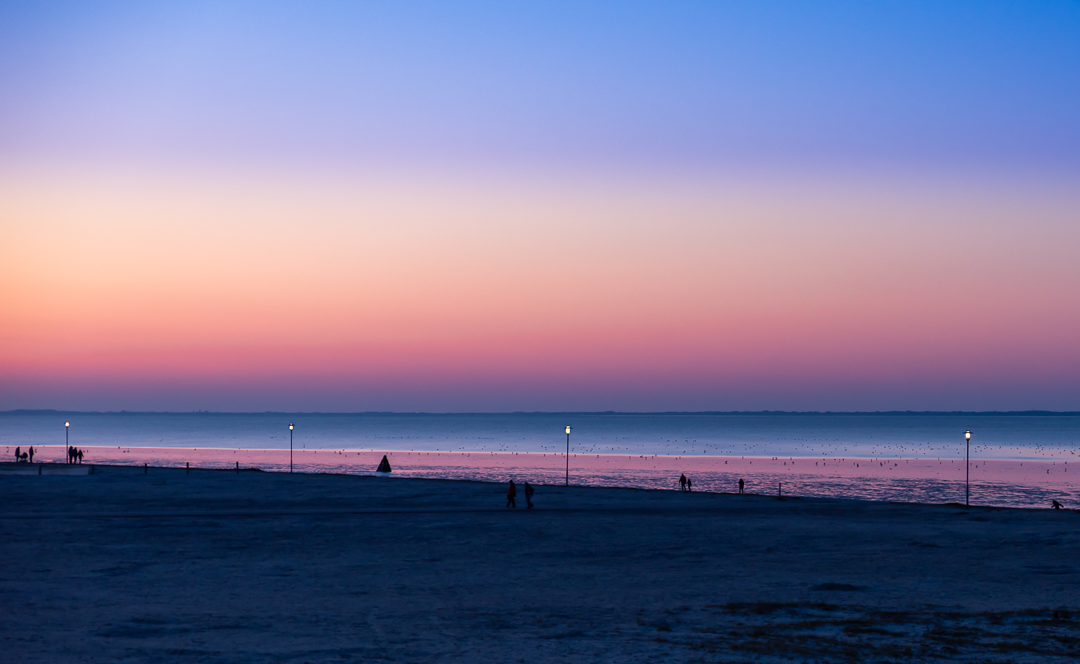 Blaue Stunde am Nordseestrand.