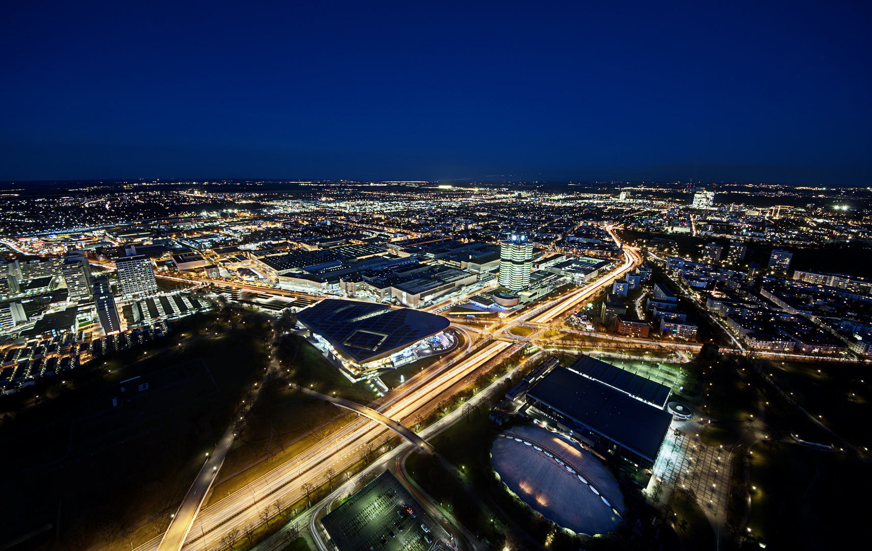 Blaue Stunde am Olympiaturm