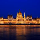 Blaue Stunde am Parlament