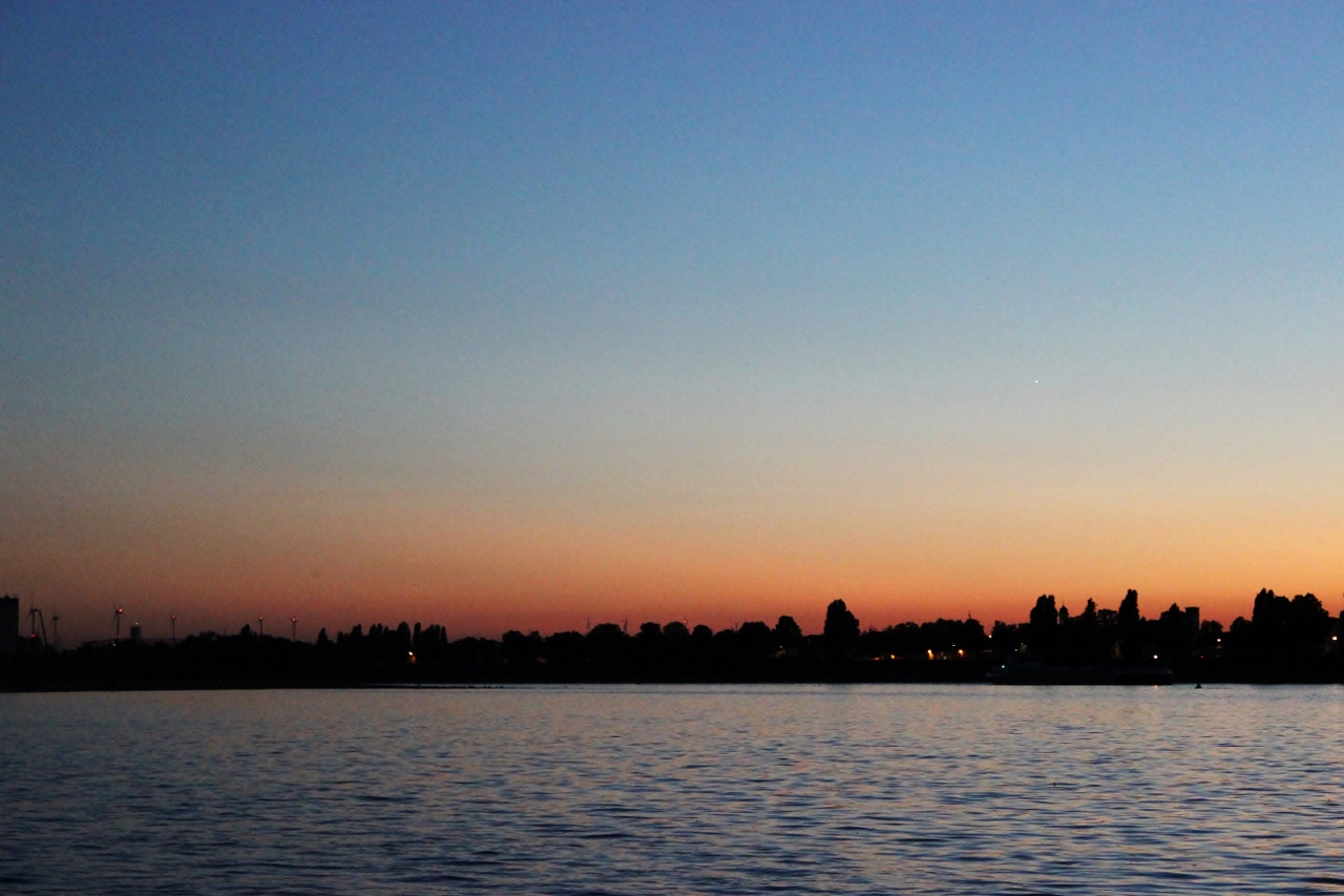 Blaue Stunde am Rhein