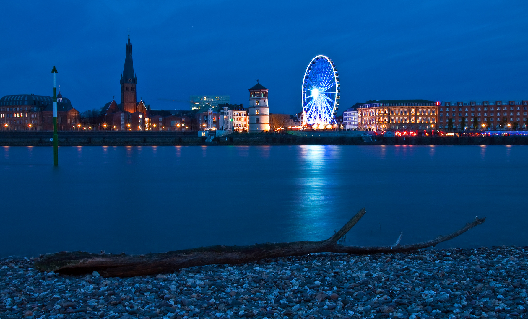 Blaue Stunde am Rhein