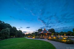 Blaue Stunde am Rosenpavillon