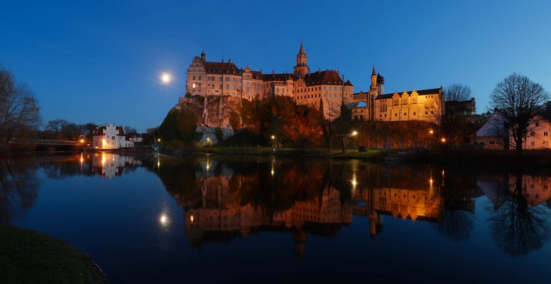 Blaue Stunde am Schloss.
