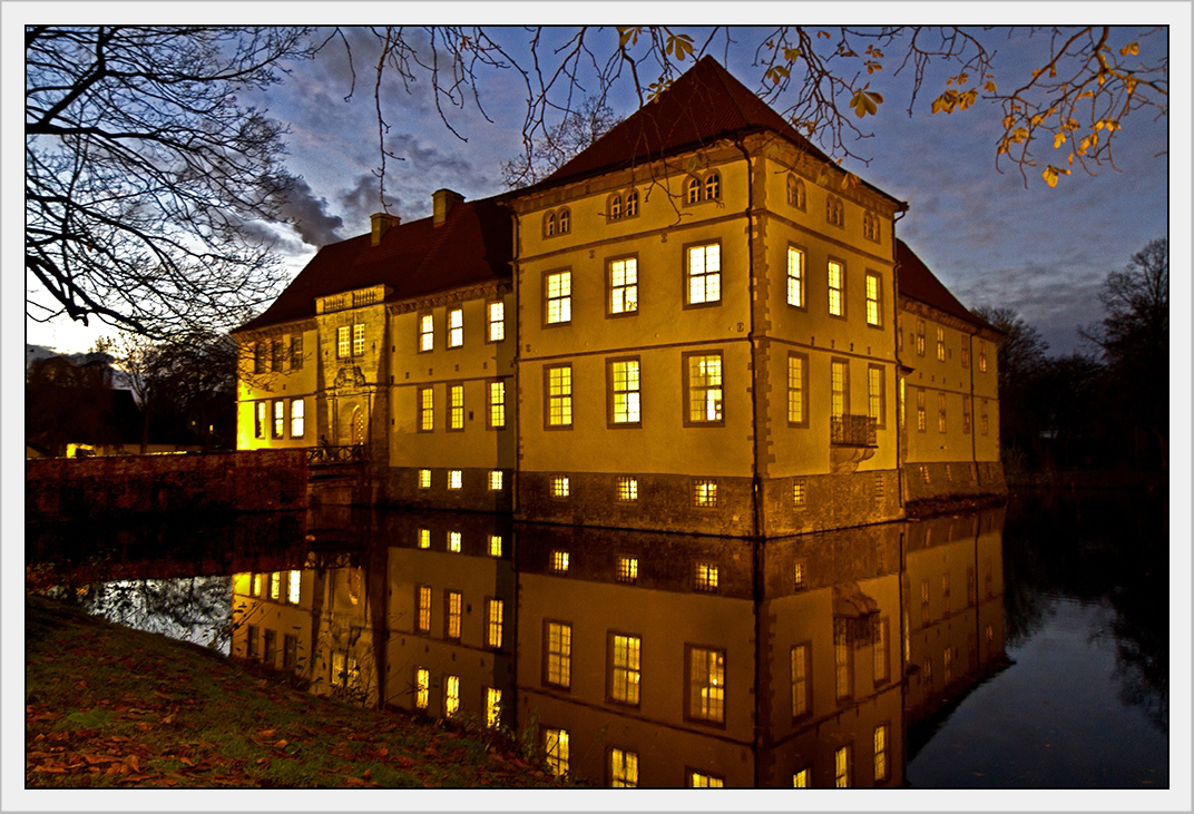 Blaue Stunde am Schloss