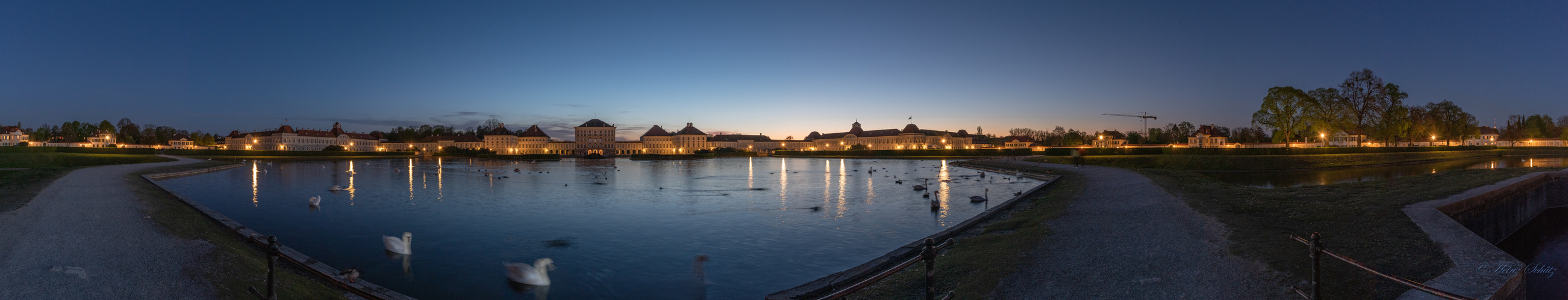 Blaue Stunde am Schloß Nymphenburg 