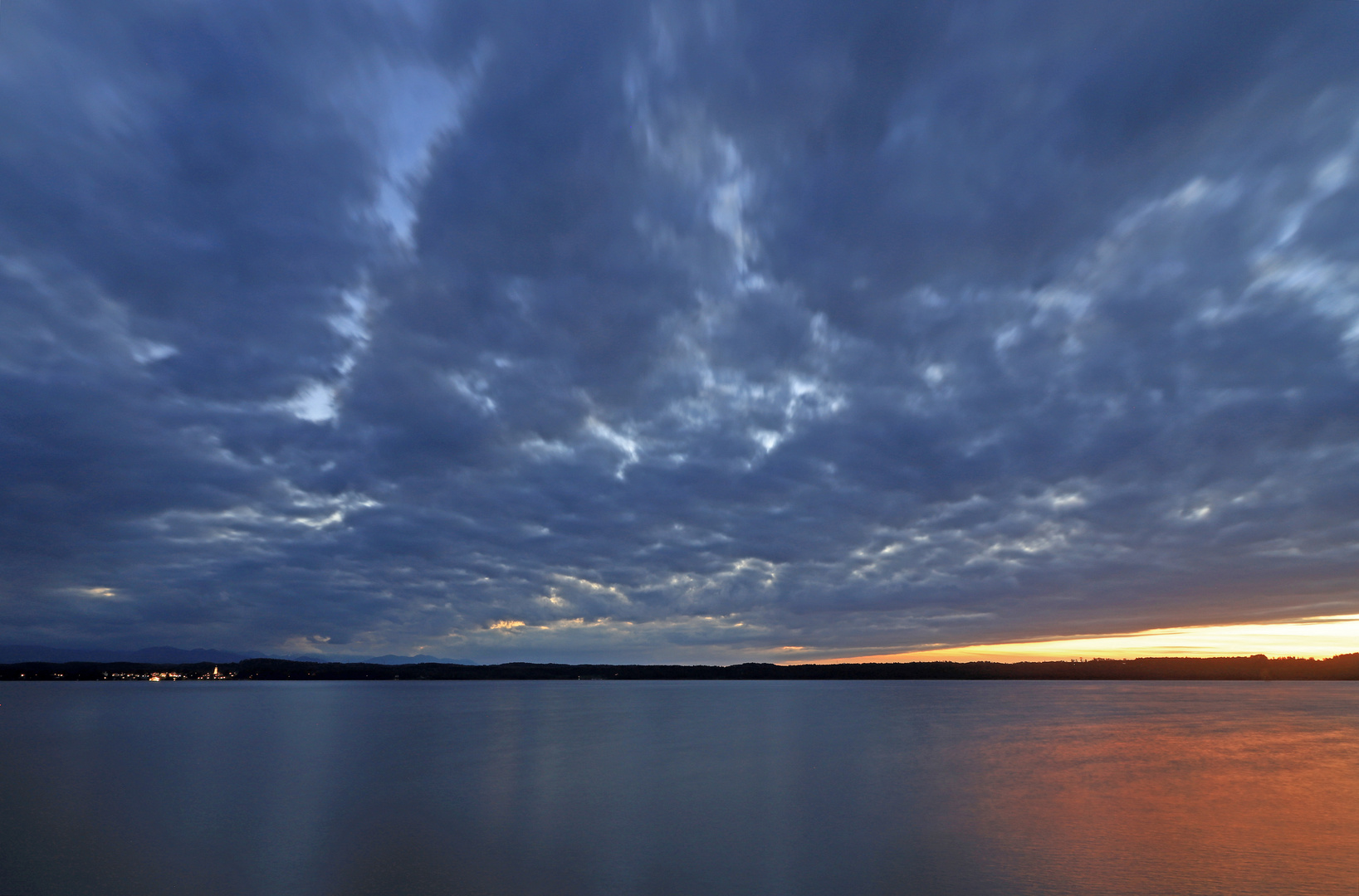 Blaue Stunde am See