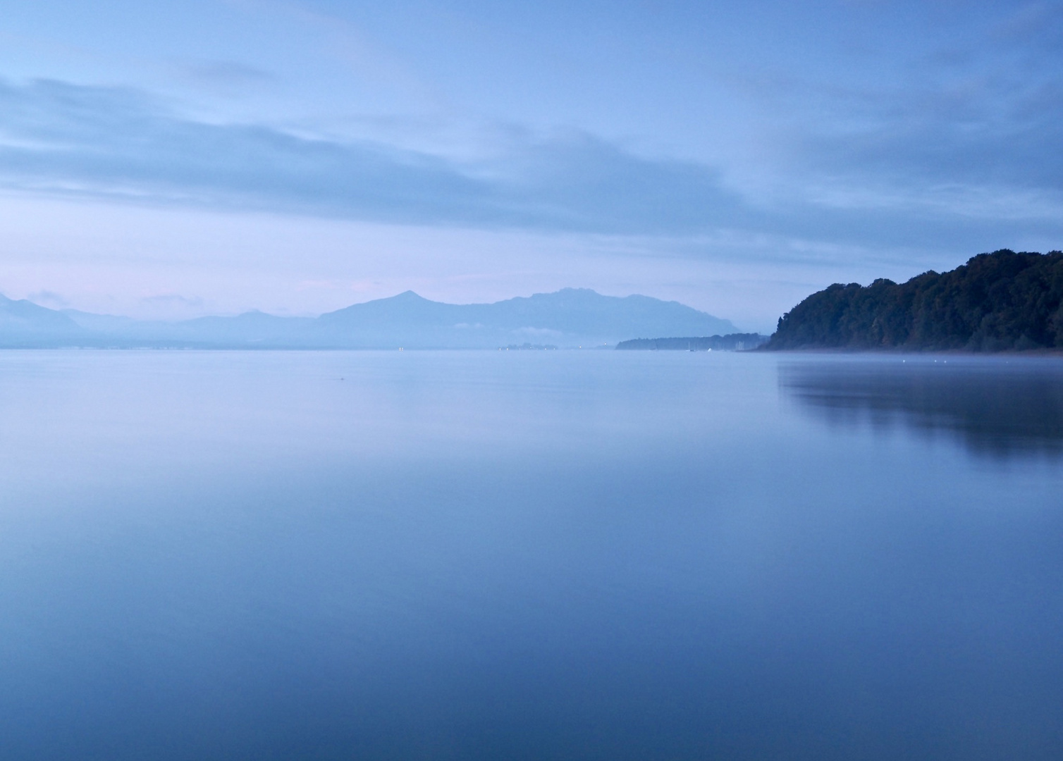 blaue Stunde am See