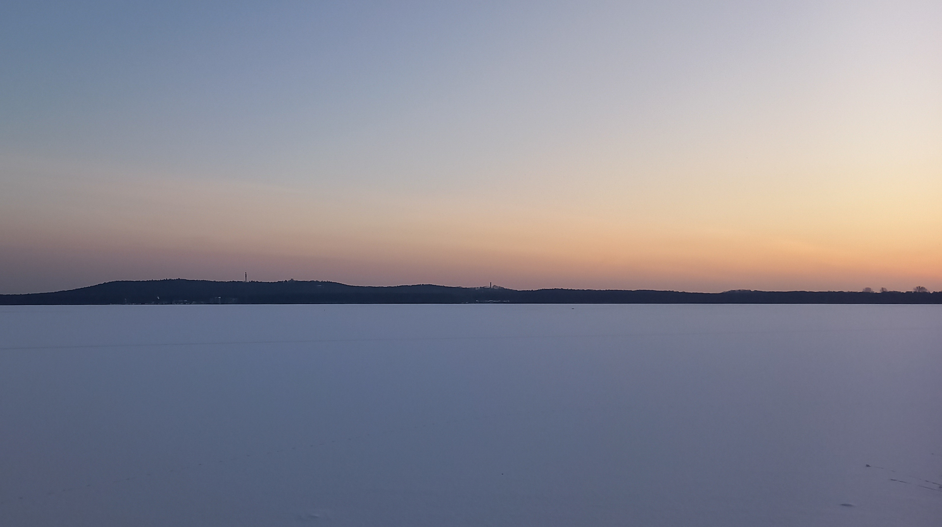 Blaue Stunde am See