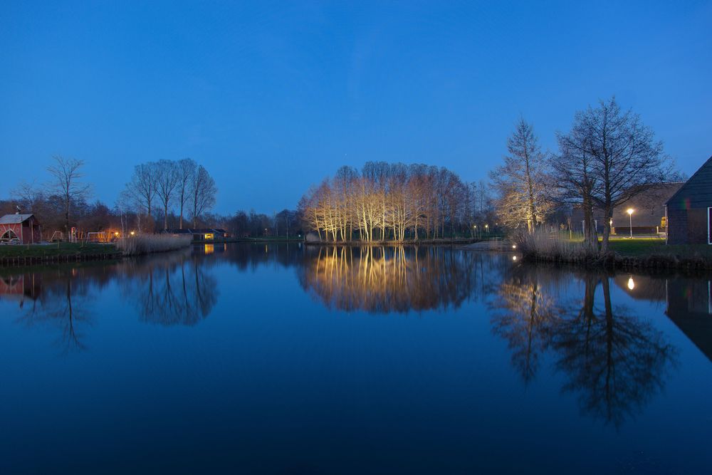 Blaue Stunde am See von Charly Hotel 