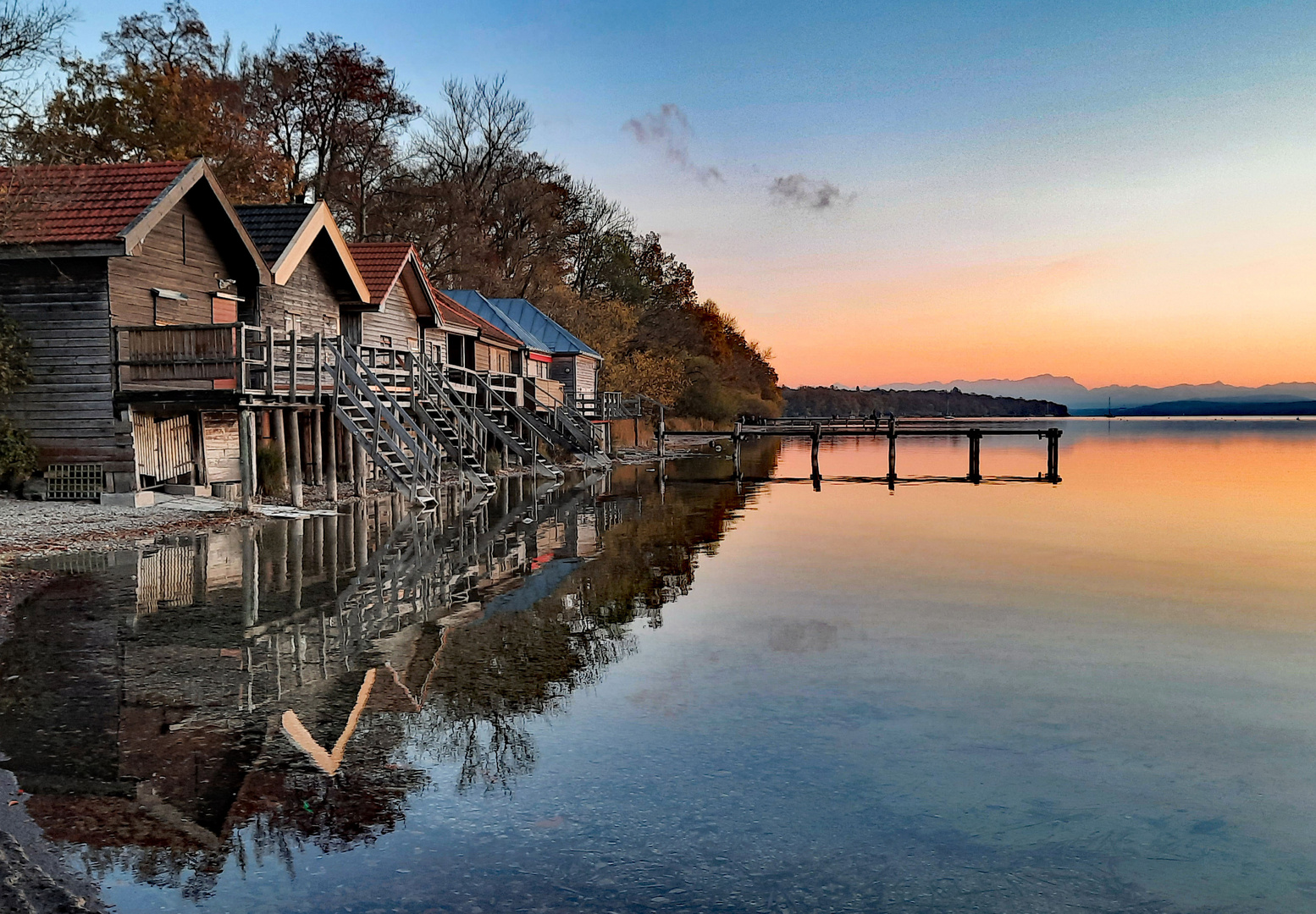 Blaue Stunde am See  