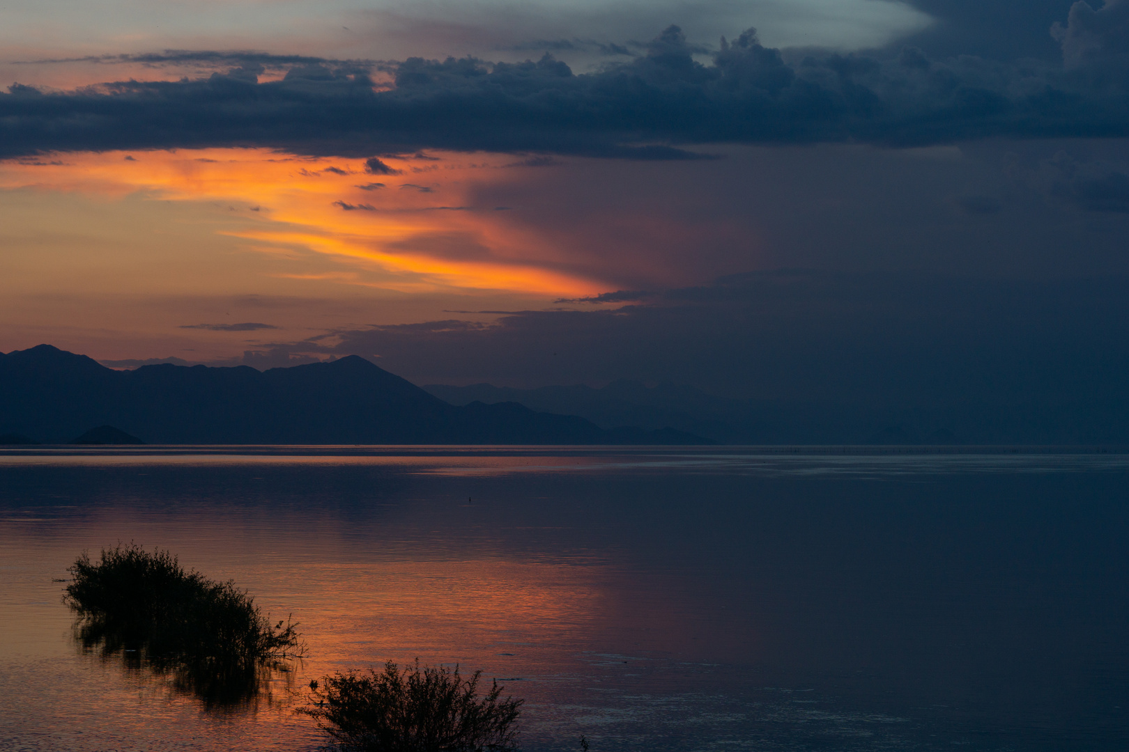 Blaue Stunde am See