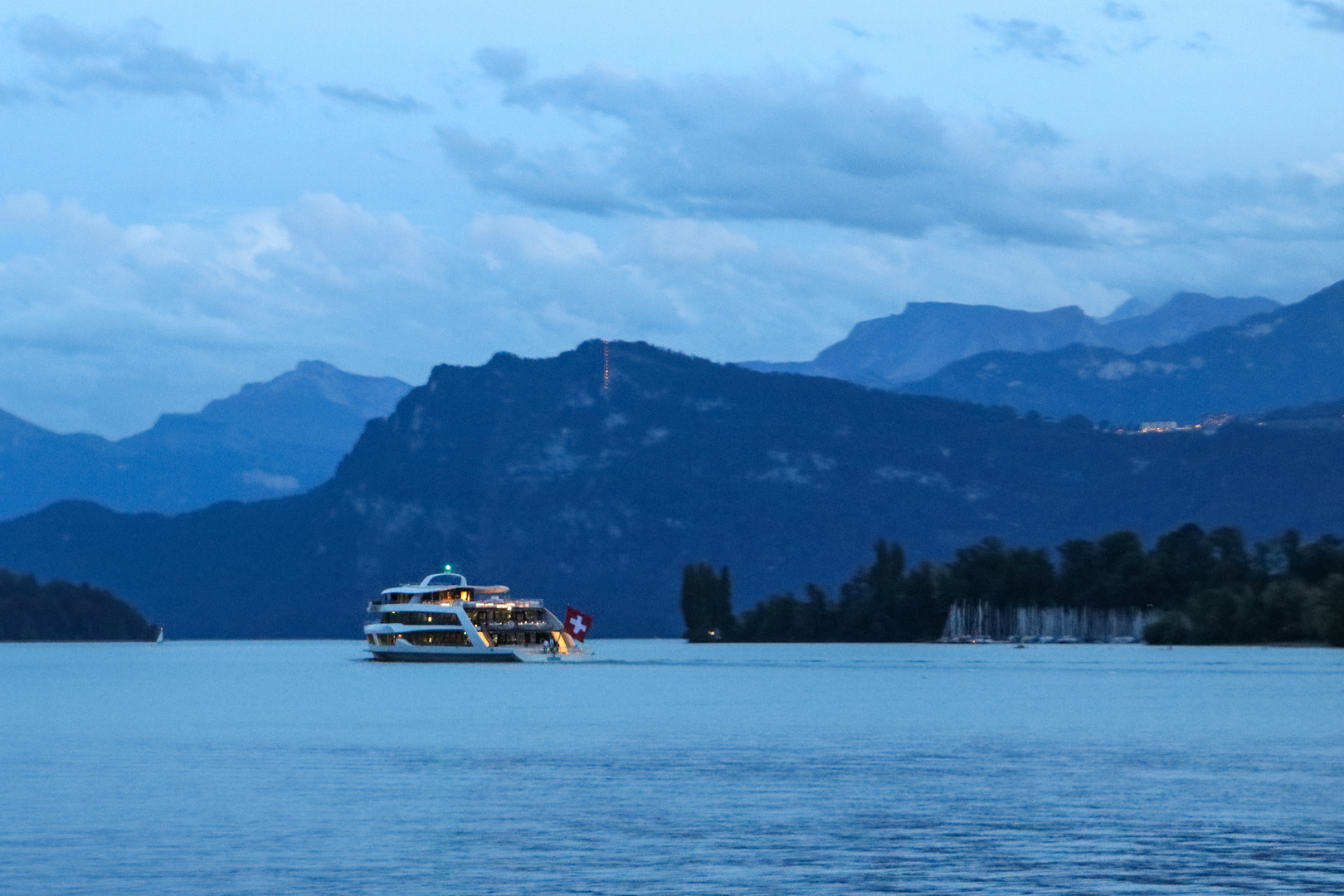 Blaue Stunde am See