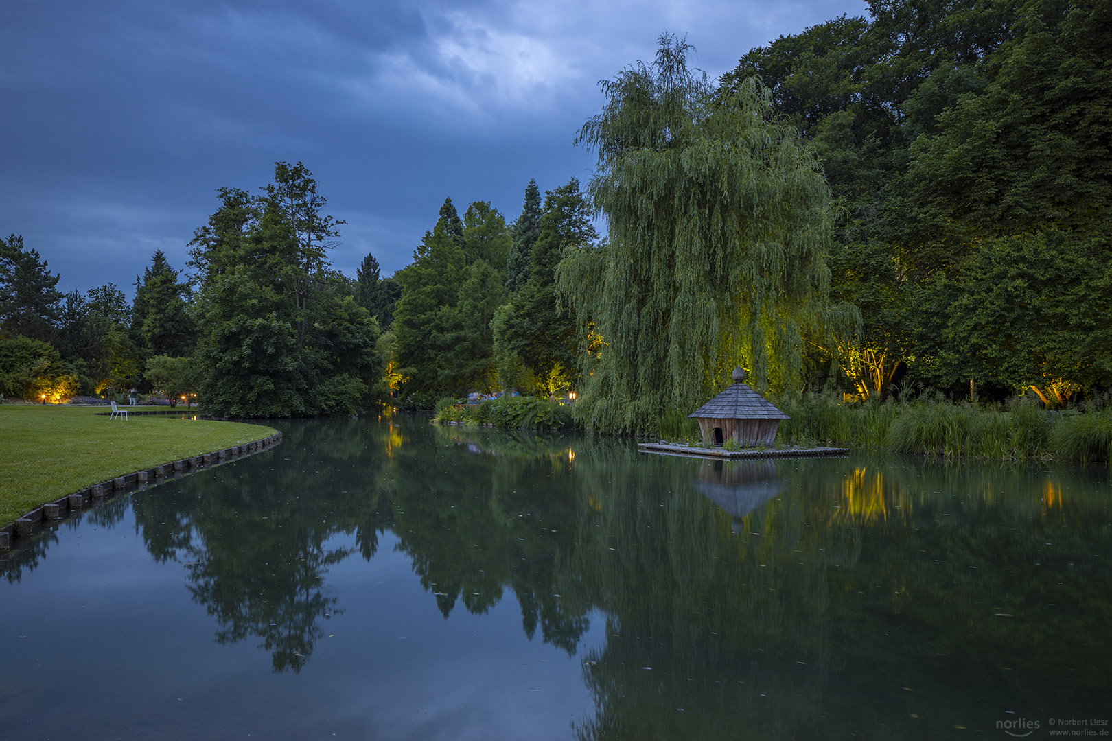 Blaue Stunde am See