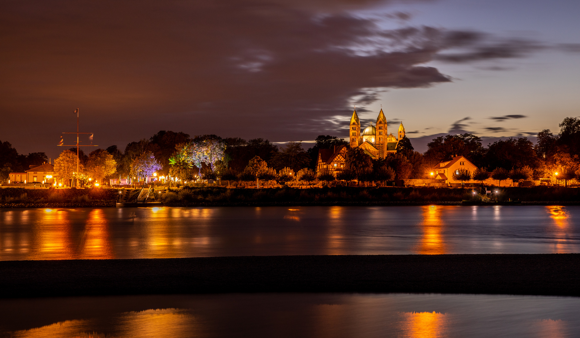 Blaue Stunde am Speyerer Dom...