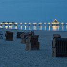 Blaue Stunde am Strand ..