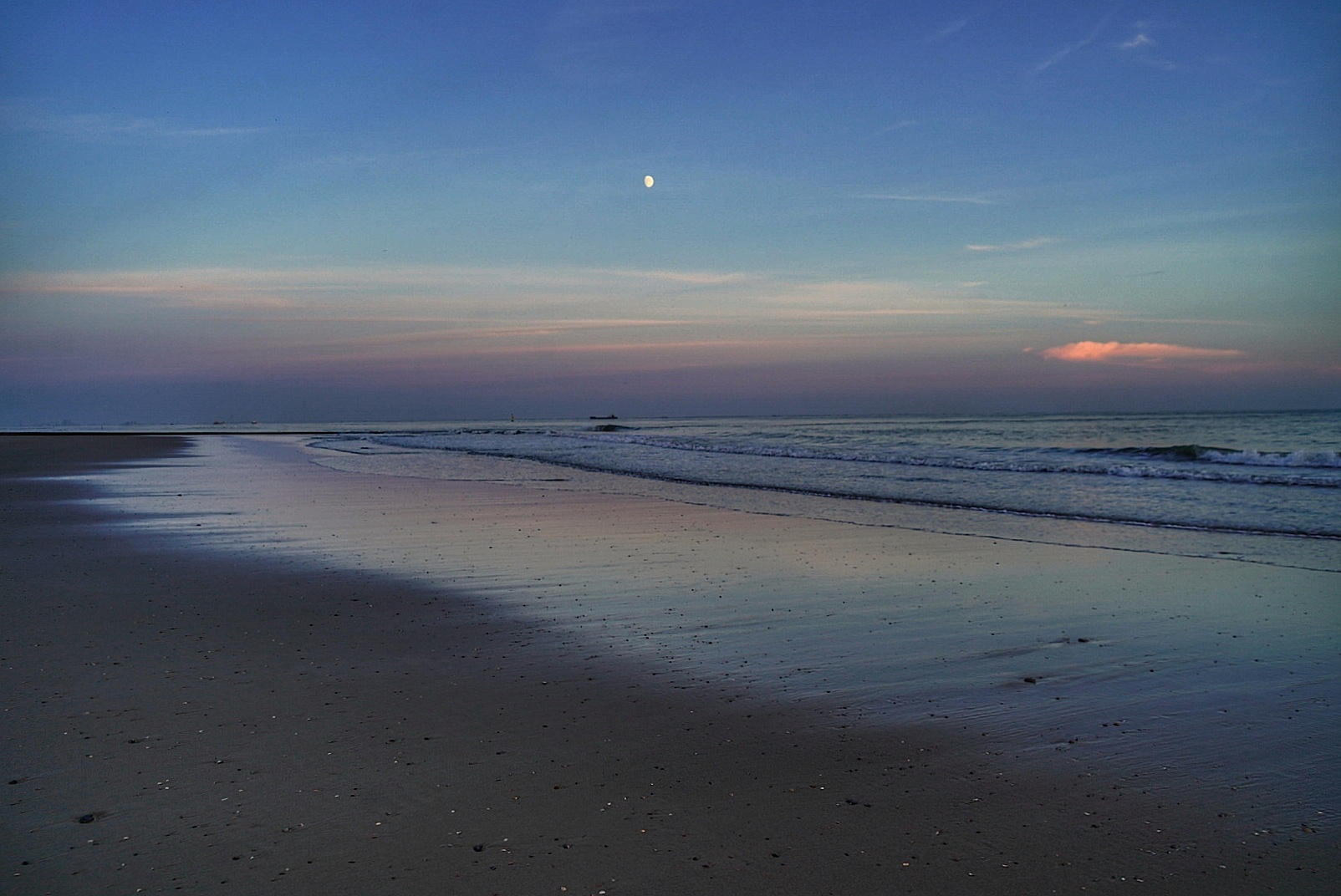 Blaue Stunde am Strand 