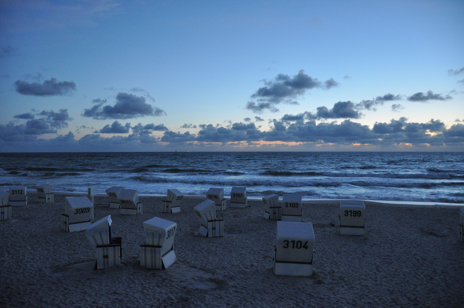 Blaue Stunde am Strand