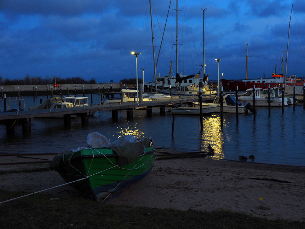 Blaue Stunde am Strander Hafen