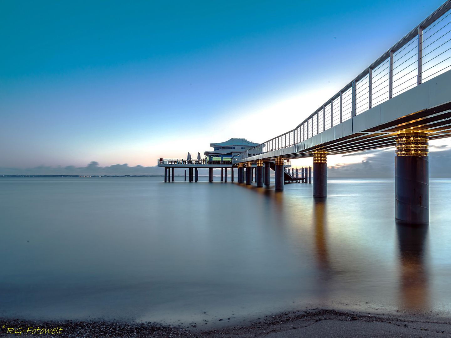 Blaue Stunde am Teehaus