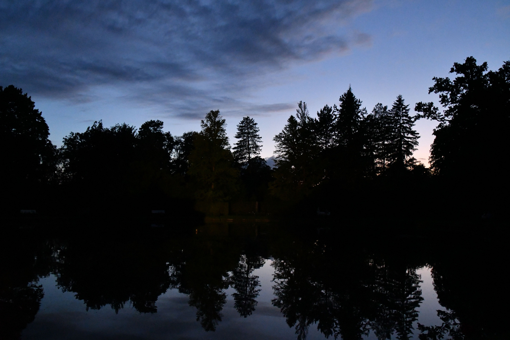 Blaue Stunde Am Teich