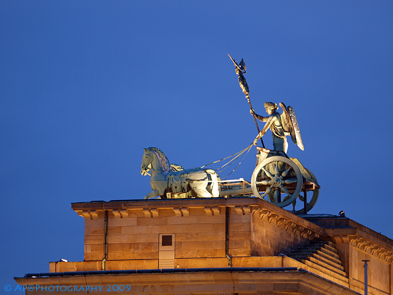 Blaue Stunde am Tor