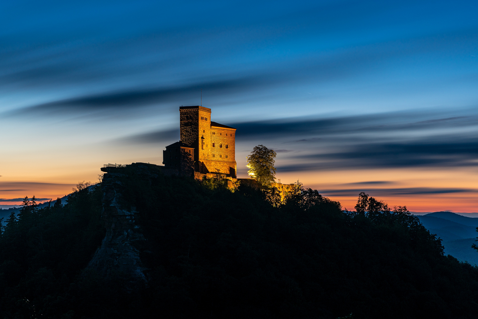 Blaue Stunde am Trifels