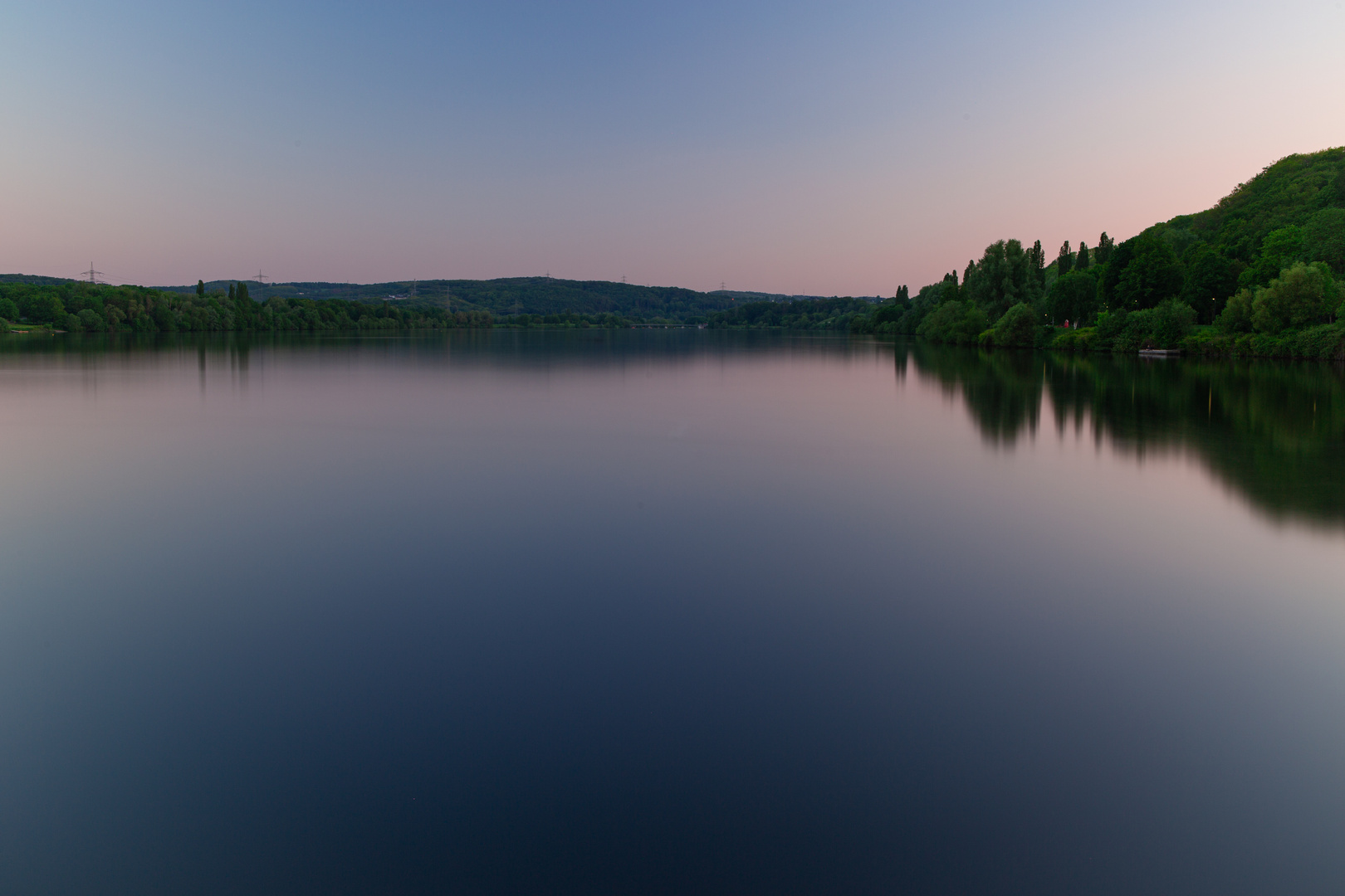 Blaue Stunde am Wasser