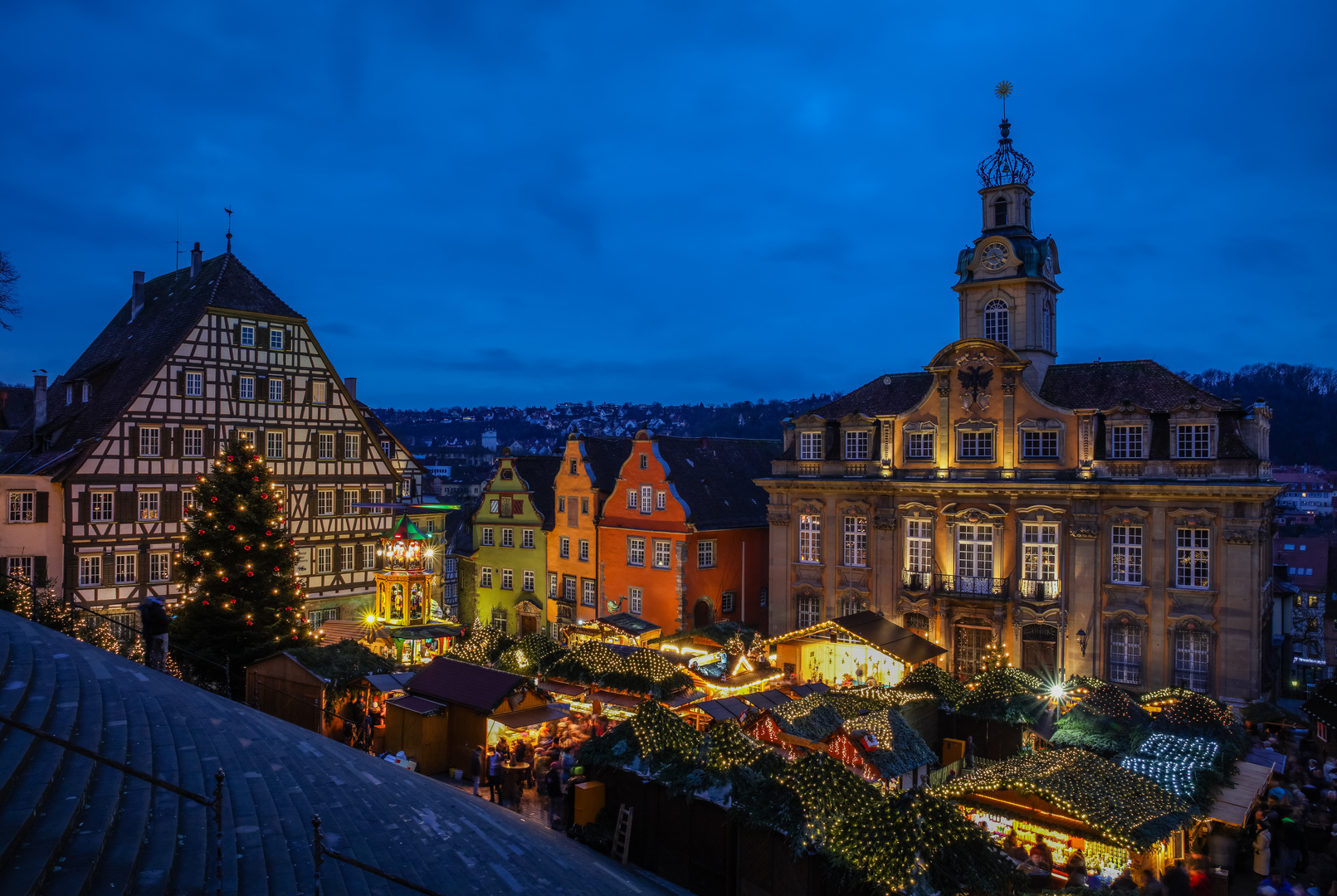 blaue Stunde am Weihnachtsmarkt 1