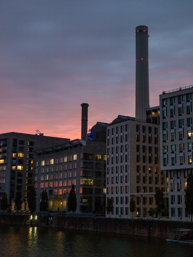 Blaue Stunde am Westhafen (ii)